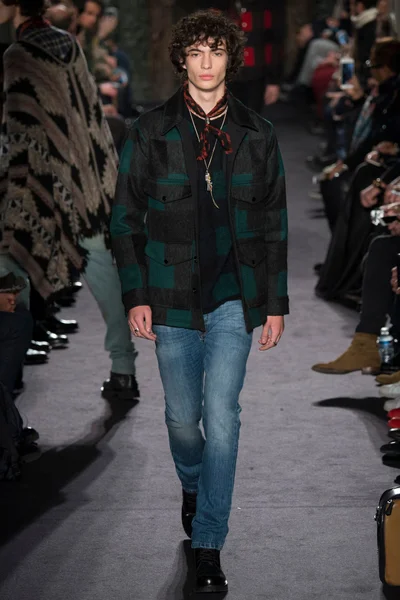 Look 49